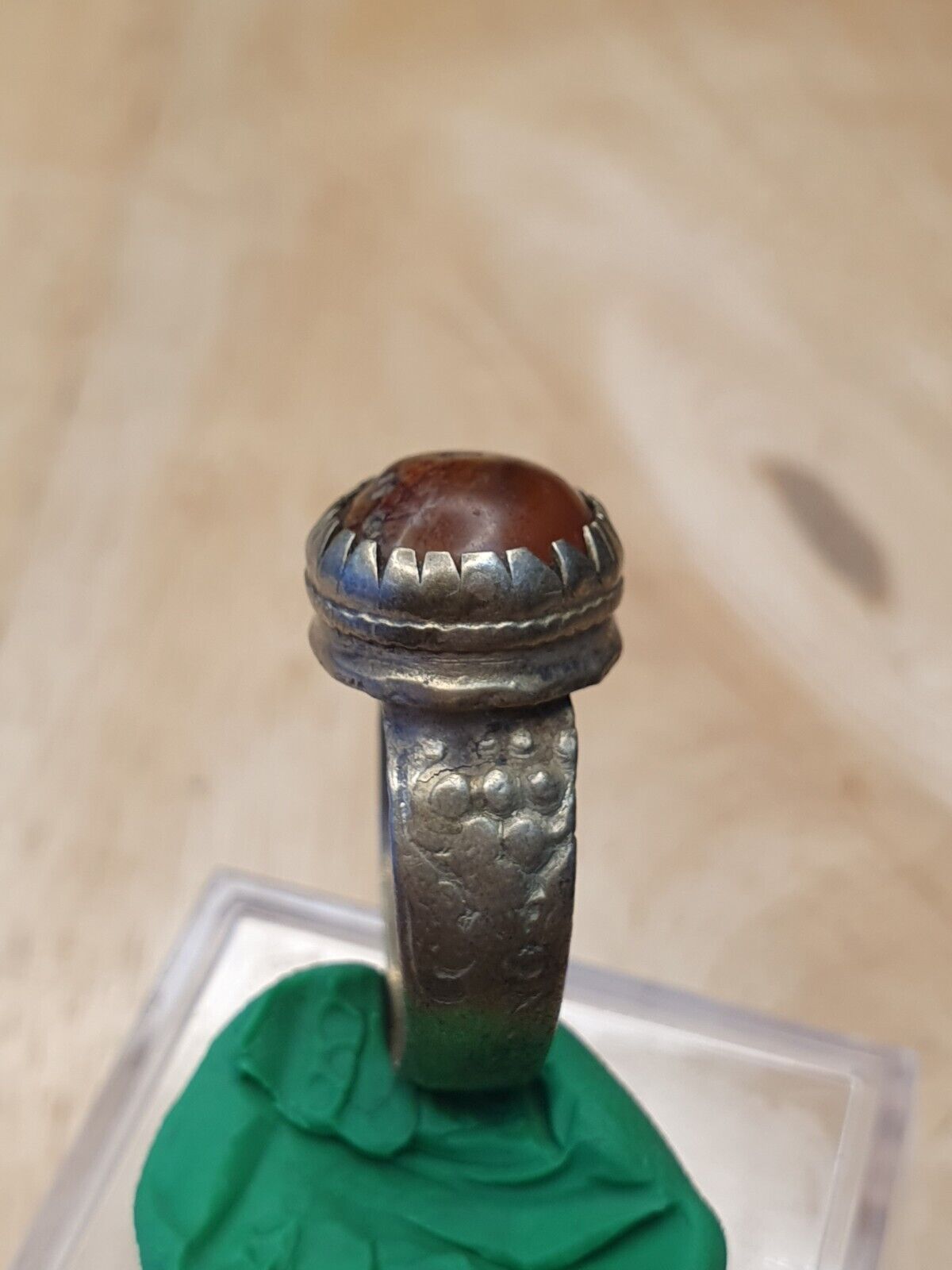 Antiker Vintage-Ring aus dem Nahen Osten mit seltenem Yameni-Achatstein