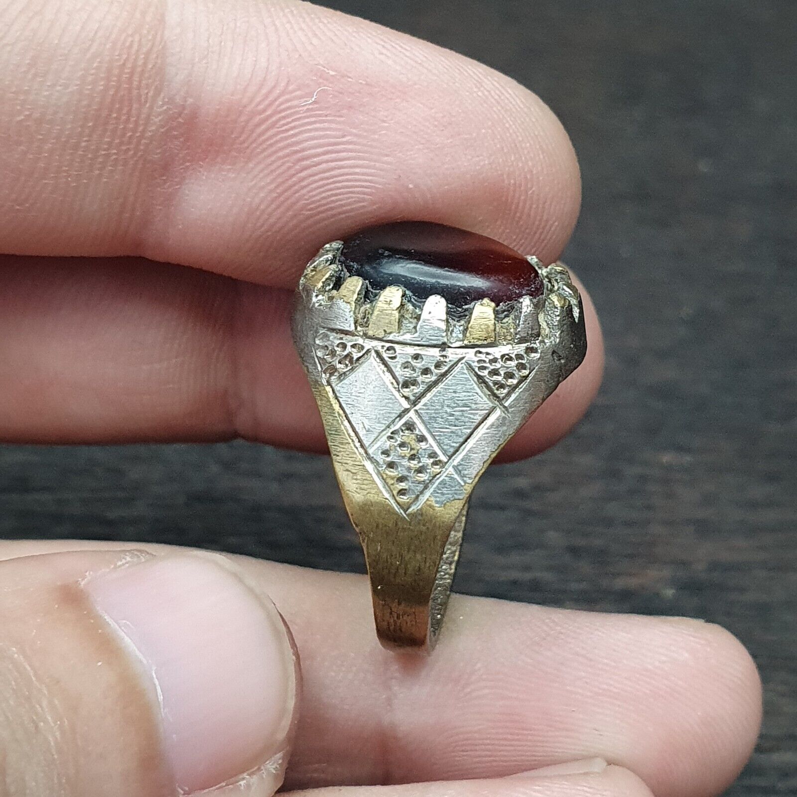 Antique Vintage Ring With Yemeni Agate Center Stone