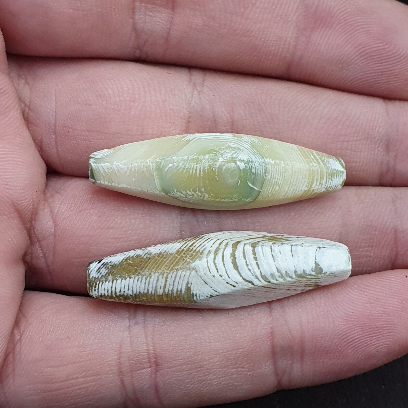 2 ALTE indotibetische Augenperlen, einzigartige Muster, grüne Achat-Dzi-Amulettperlen