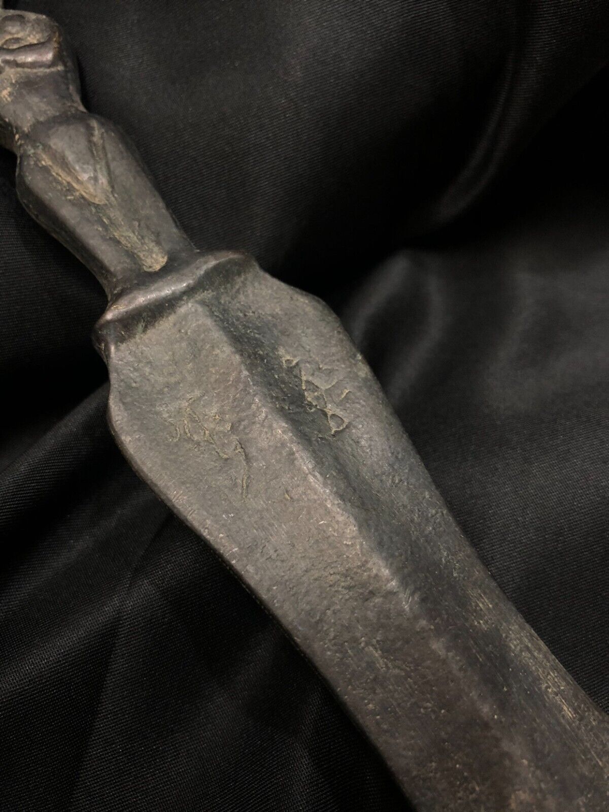 Antique WONDERFUL BRONZE DAGGER SHORT SWORD With Human Heads Handle