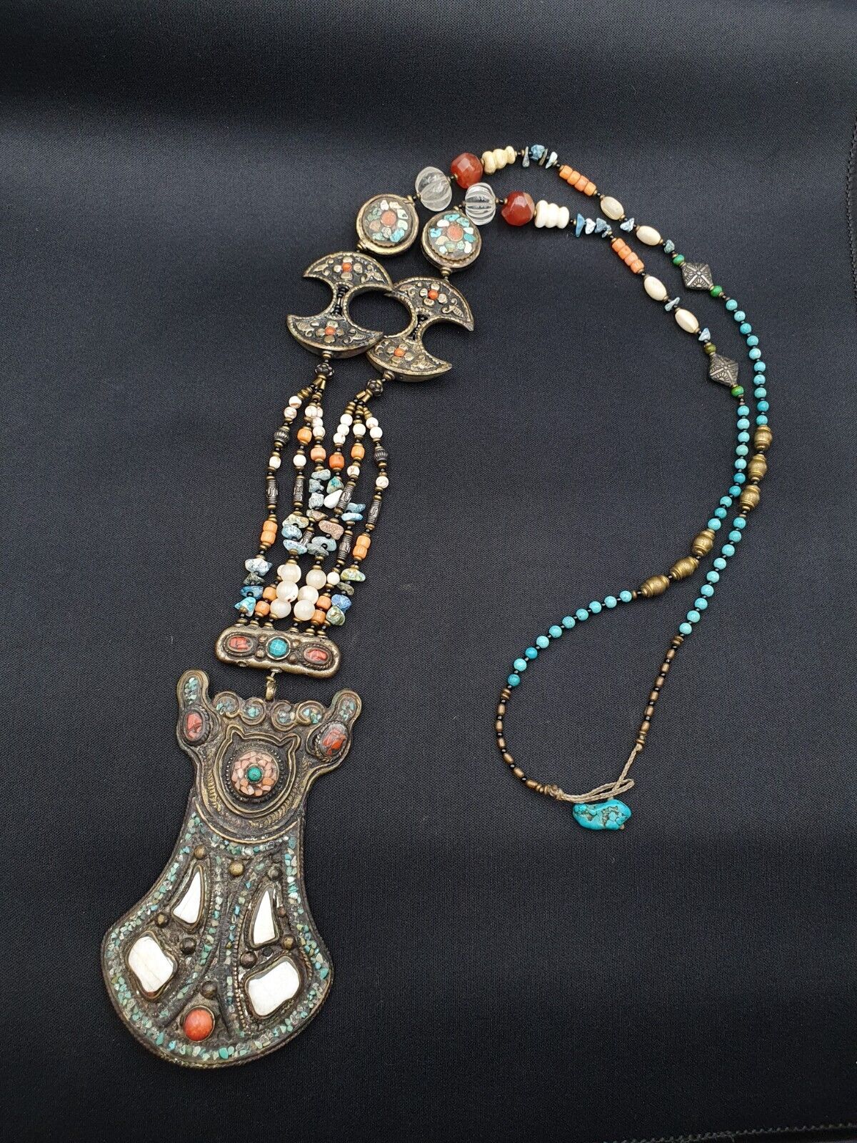 Tibetisch-nepalesische Halskette, handgefertigt, türkisfarbene Koralle, Vintage-Schmuck-Halskette