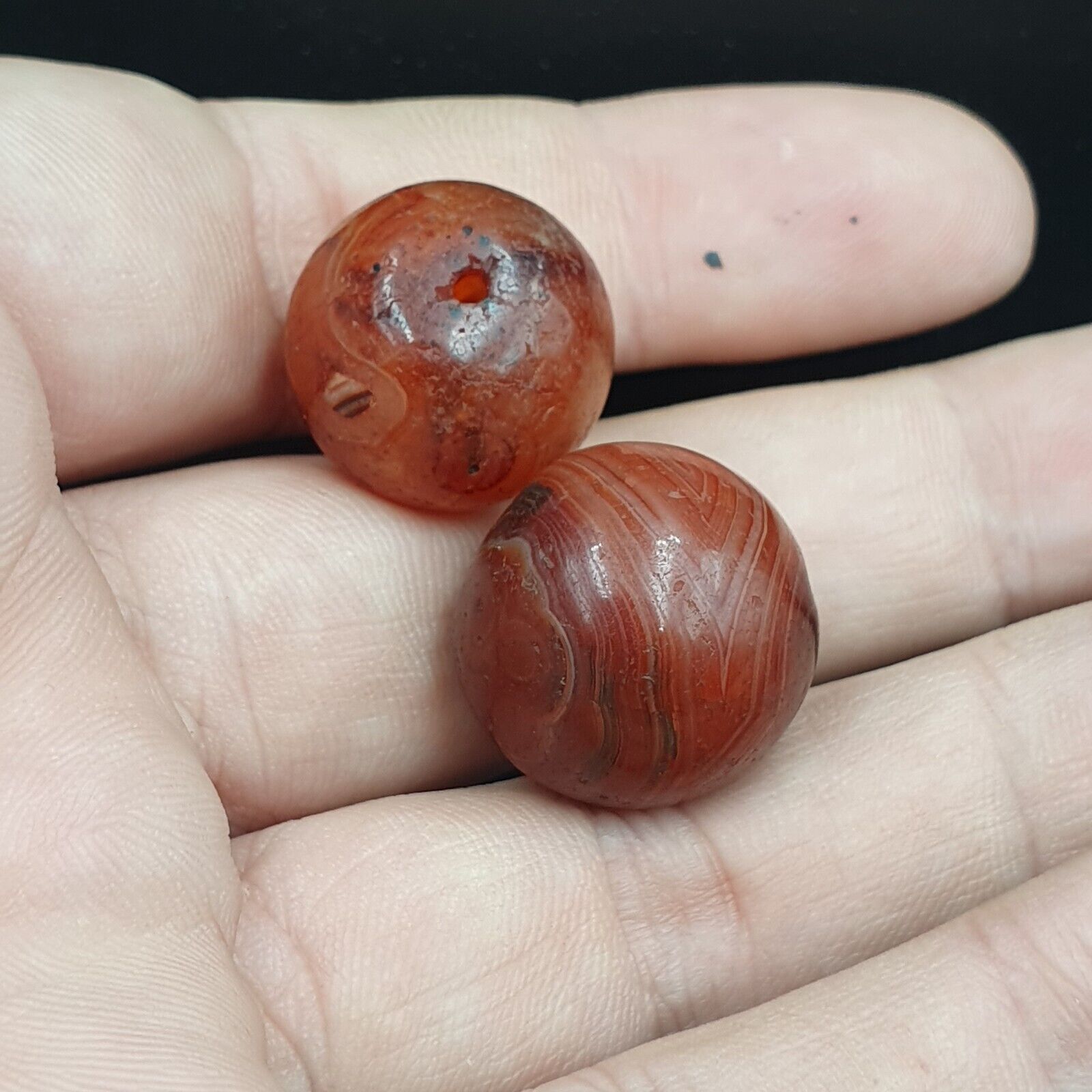 2 alte antike indotibetische Karneol-Achatperlen, Los 2 Perlen