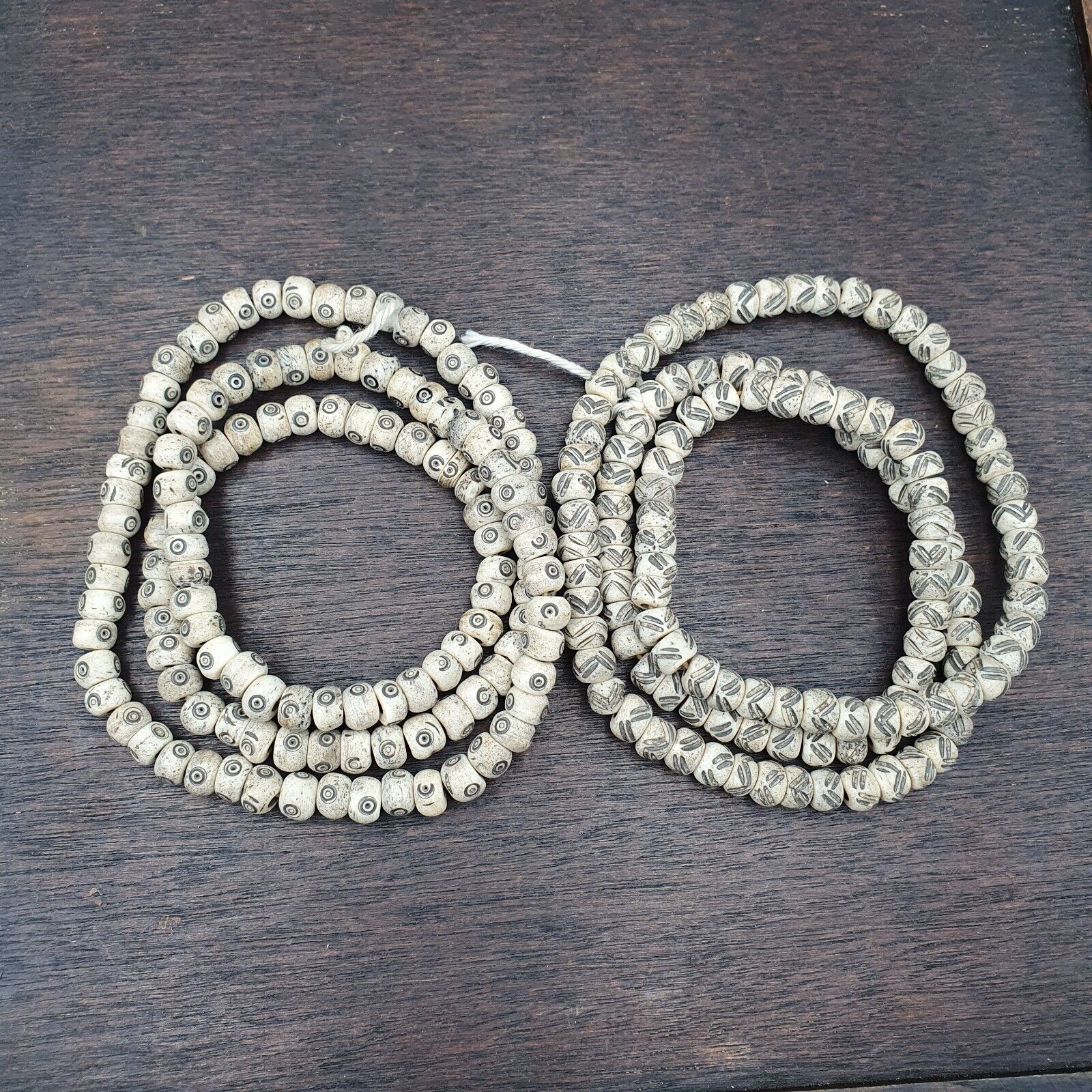 2 alte tibetische chinesische geschnitzte Halskette mit Stammes-verzierten Perlensträngen