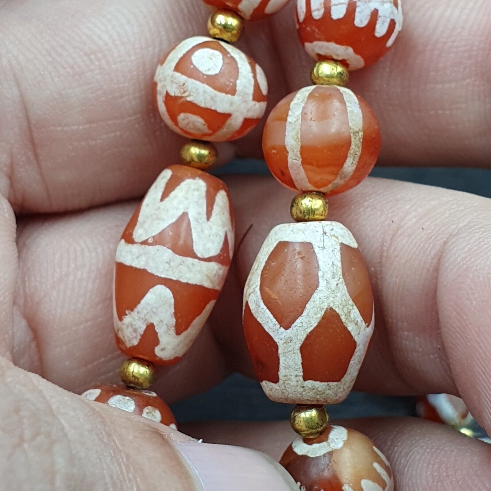 Seltene Sammlung antiker tibetischer zentralasiatischer geätzter Achatperlen-Halskette