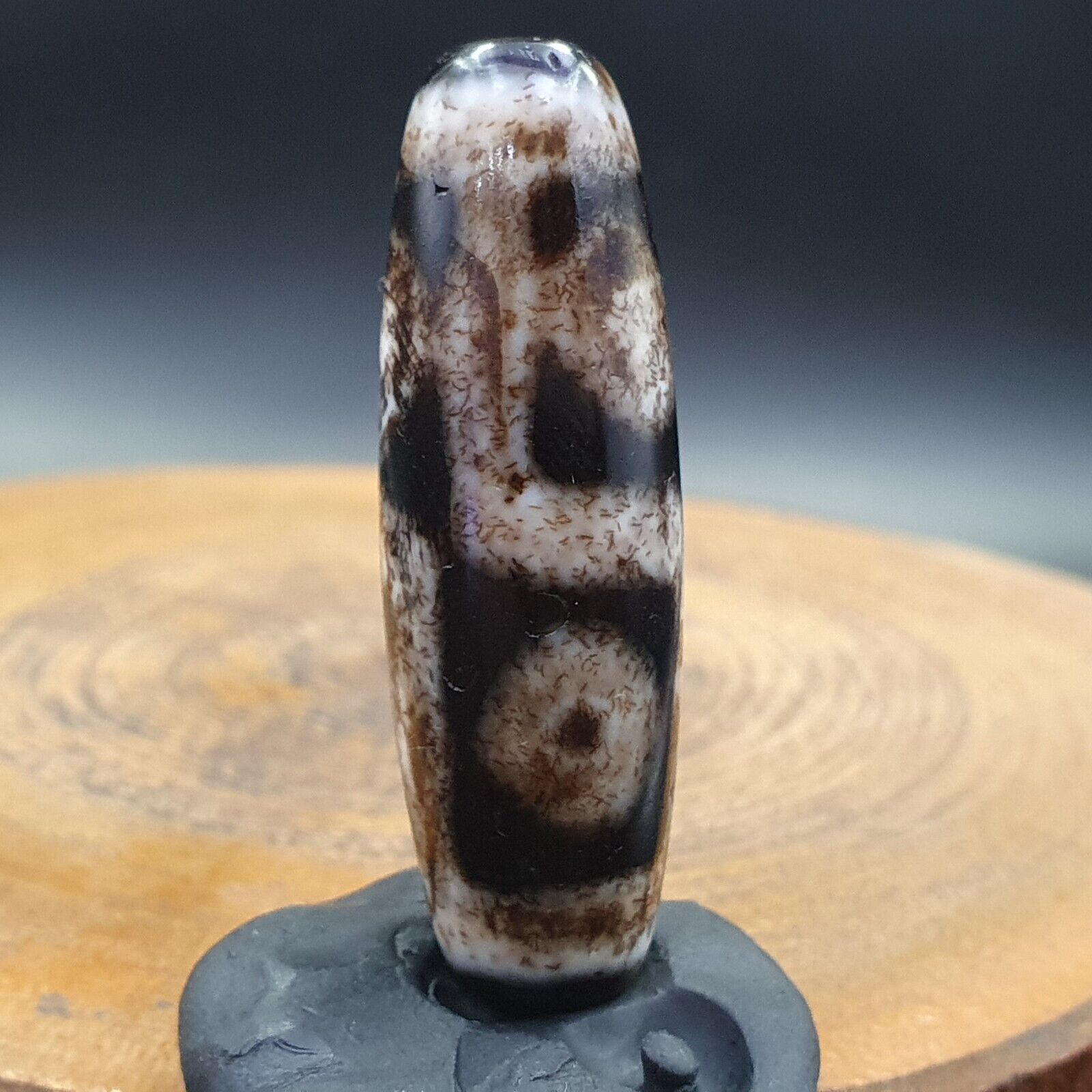 Seltenes Sammlerstück aus tibetischem Achatstein mit verrosteten Augen, Dzi-Perlenamulett BD-25-3 